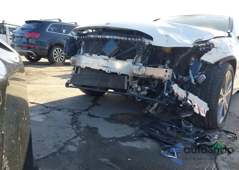 2018 Mercedes-Benz C 350E z USA, uszkodzony, nr VIN 55SWF4HB1JU272144